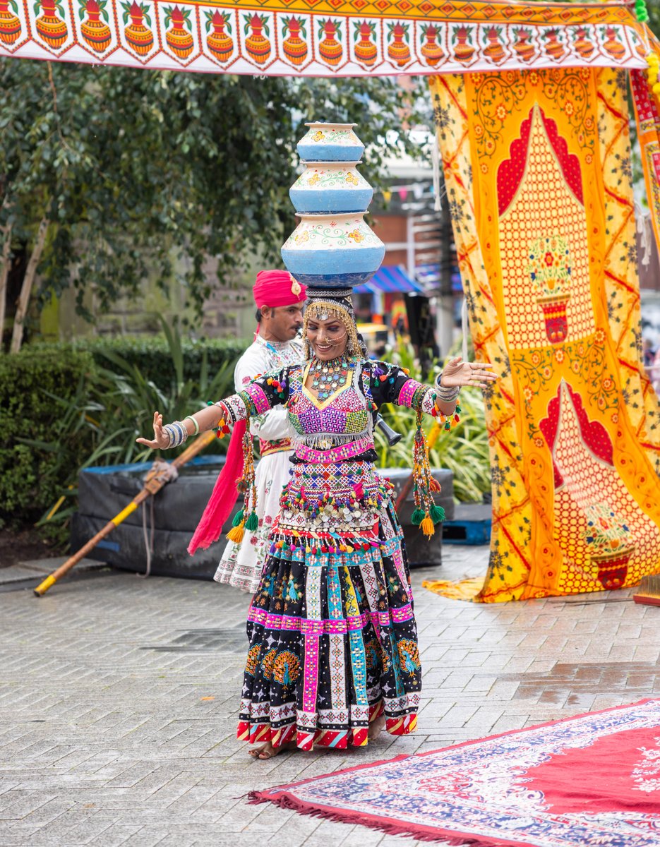 brumhippodrome's tweet photo. Birmingham Weekender is BACK! 🎉 

Expect amazing performances on our streets, in our squares, shopping centres and in the sky across the whole August bank holiday weekend 😍

Find out more about our FREE festival 👉 https://t.co/1hSRb1f68O https://t.co/vbJr6Jddpb