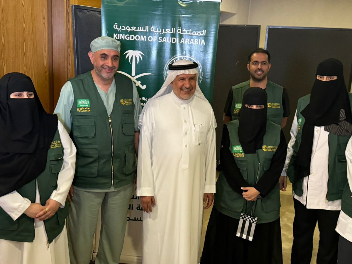 Dr_Ehajr's tweet photo. في رحلة حافلة ل ١٠ أيام 
انتقلت فيها من "علم اليقين" إلى "عين اليقين"
أن بلادي ليست ككل البلدان
وقيادتنا تسابق الزمن دائما لخدمة الإنسان 
وفي كل مكان 
فلا يليق بالسعودي إلا يكون خير سفير وعنوان 
لخير الأوطان 🇸🇦
أدام الله فضله علينا بخير و أمن وأمان 🤲🏼
#سمع_السعودية
#KSrelief https://t.co/IryAHS9cKR