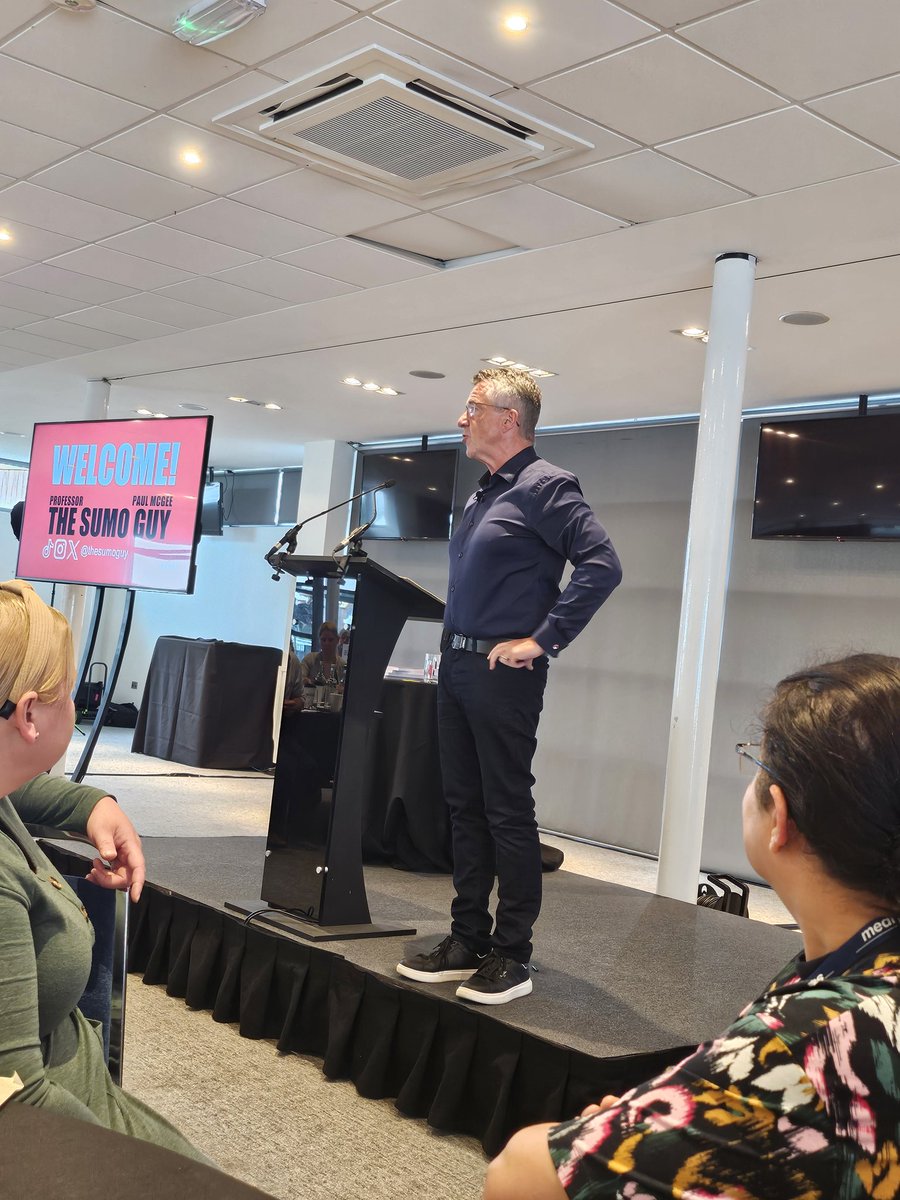 Very exciting to see <a href="/TheSumoGuy/">Prof Paul McGee</a> at today's WUTH Leadership Conference. #WuthLeaders <a href="/WUTHstaff/">WUTH Staff</a>