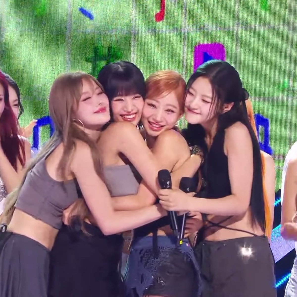 spacesovls's tweet photo. [The Show] 200512 -> 240709 

From being on your own, to sharing the stage AND 1st win with your dearest KIOF members. I'm over the moon for you. 🥺 You'll never be alone again, I promise. 🖤 

You did it, love! 🙌🏼🔥 

#NATTY #나띠 #KISSOFLIFE #KISSOFLIFE1stWIN #Sticky1stWin https://t.co/yxHEgu5znV