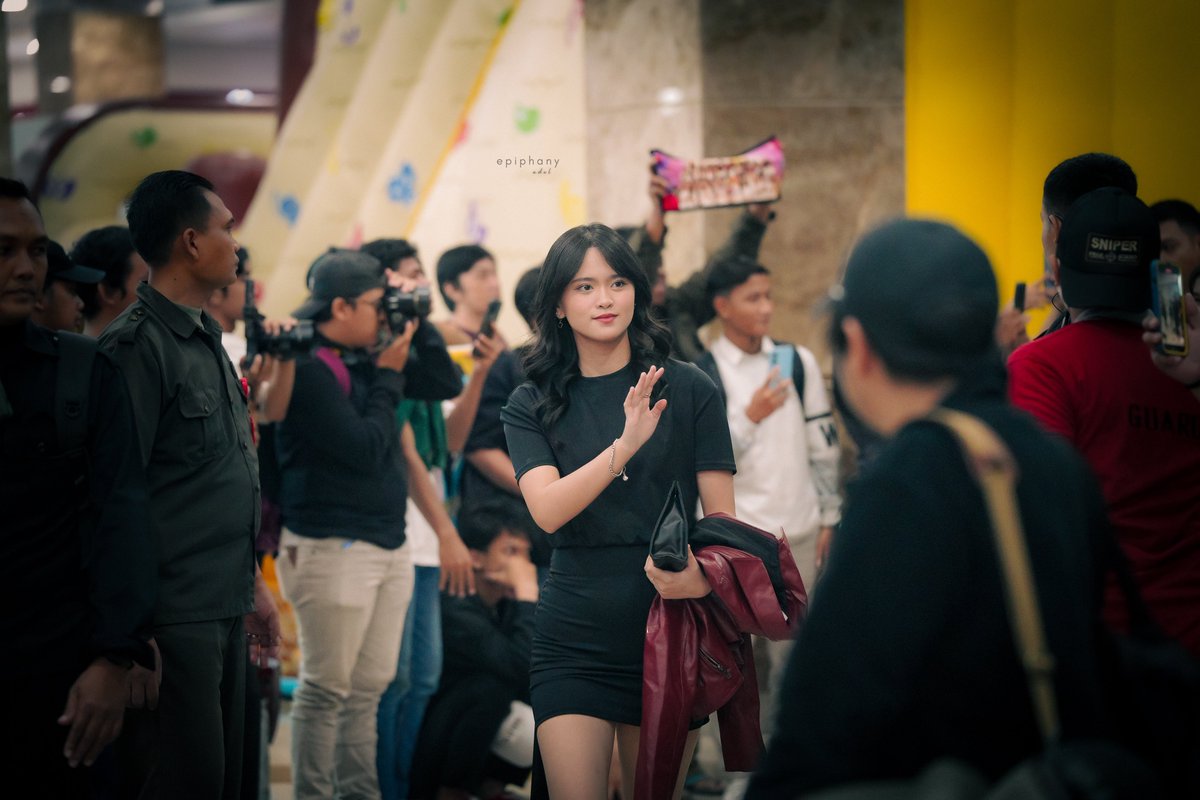 epiphany0714's tweet photo. 240706 Meet n Greet Surabaya

mata tertuju padamu ✨

#JKT48 #Adel #レファ #아델 #アデル #레바 https://t.co/lcqgfZp034