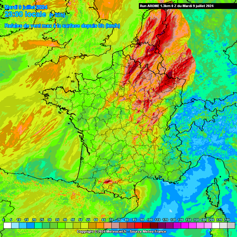 meteovillages's tweet photo. 🌩️🔸 Des #supercellules pourront se former cet après-midi sur le Nord/Nord-Est du pays, parfois productrices de microrafales & gros #grêlons, mais elles pourraient ensuite s'organiser linéairement, en ayant la capacité de produire des #rafales de #vent particulièrement violentes. https://t.co/XjLcQnUqOV