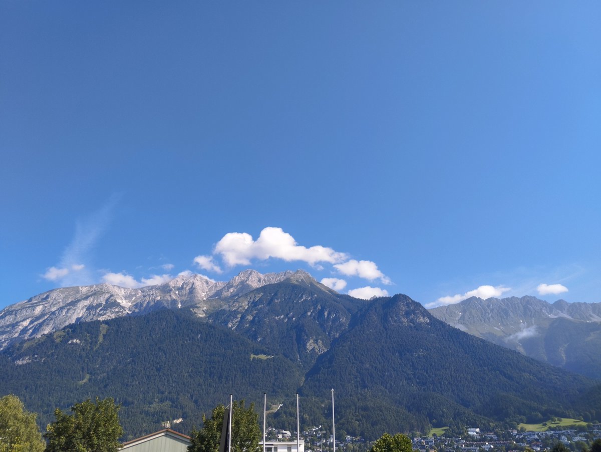 MariaRottler's tweet image. #Bibliothekshimmel #LibraryWithAView ⛰️⛰️🤩 -- #Bibliothek des Instituts für Sportwissenschaften @ULBTirol  @uniinnsbruck