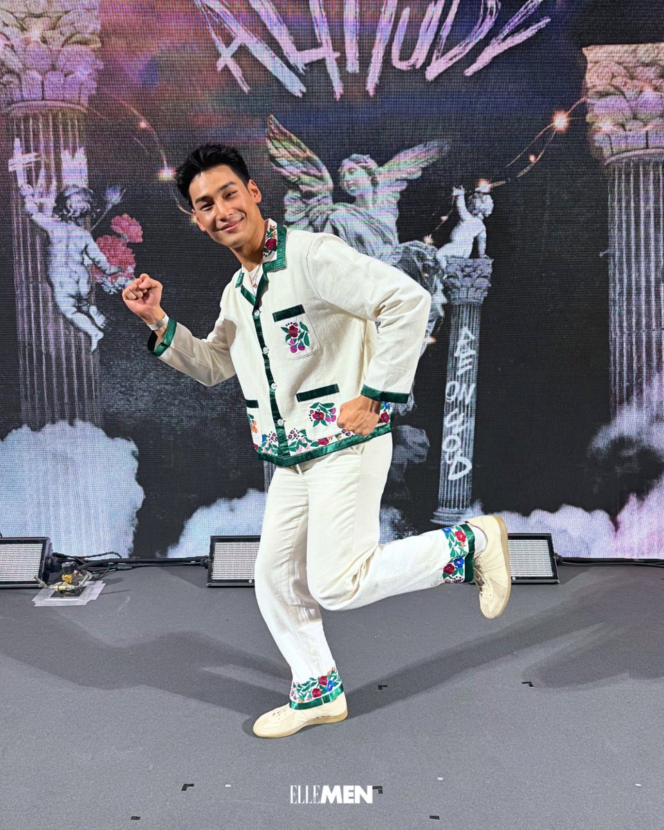 น่ารักกว่าน้องเนยก็ อาโป ณัฐวิญญ์ แหละ! แอลเมนเก็บภาพน่ารักๆ ของอาโปในงาน ‘Be On Cloud The Next Altitud’ ของ Be On Cloud มาฝากทุกคนกัน

#ELLEMENThailand 
#BeOnCloudTheNextAltitude
#ApoNattawin 
<a href="/beoncloud_th/">BeOnCloud</a> 
<a href="/Nnattawin1/">Nnattawin</a>