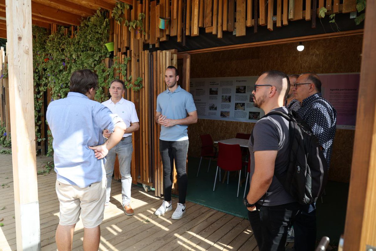 🌱Comença la construcció d’horts comunitaris al parc del pont de Matacavalls.

1.000m2 a disposició d’entitats i col·lectius del barri.

És la 2a fase del projecte Centre Ecològic Cultural Mòdul, una iniciativa comunitària de transformació urbanística.

ℹ️ bit.ly/3xT3CxR