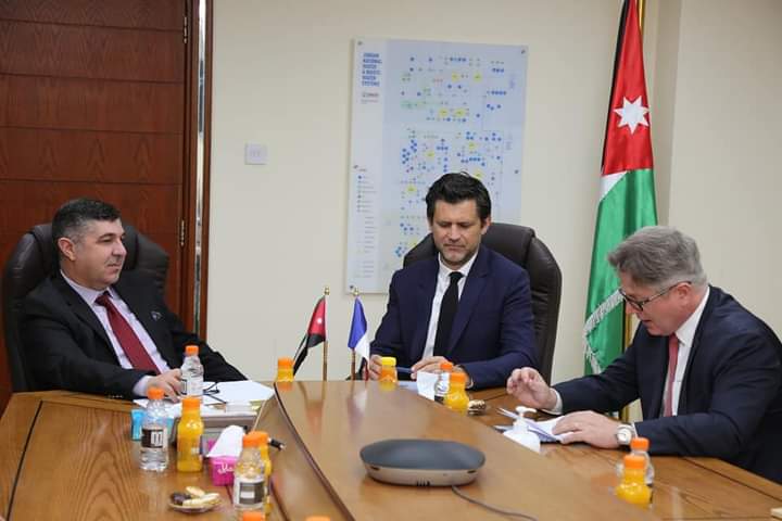 FranceJordanie's tweet photo. توقيع مذكرة تفاهم بين سلطة المياه الأردنية وشركة @waturadotnet الفرنسية 🇫🇷 من أجل تطوير منصة تدريب إلكترونية باللغة العربية للمهن في قطاع المياه والصرف الصحي 💦 في الأردن 🇯🇴
سيتم تمويل هذا المشروع من خلال أداة #FASEP التابعة للحكومة الفرنسية 🇫🇷
@mwigovjo https://t.co/VY5XAlxbdK