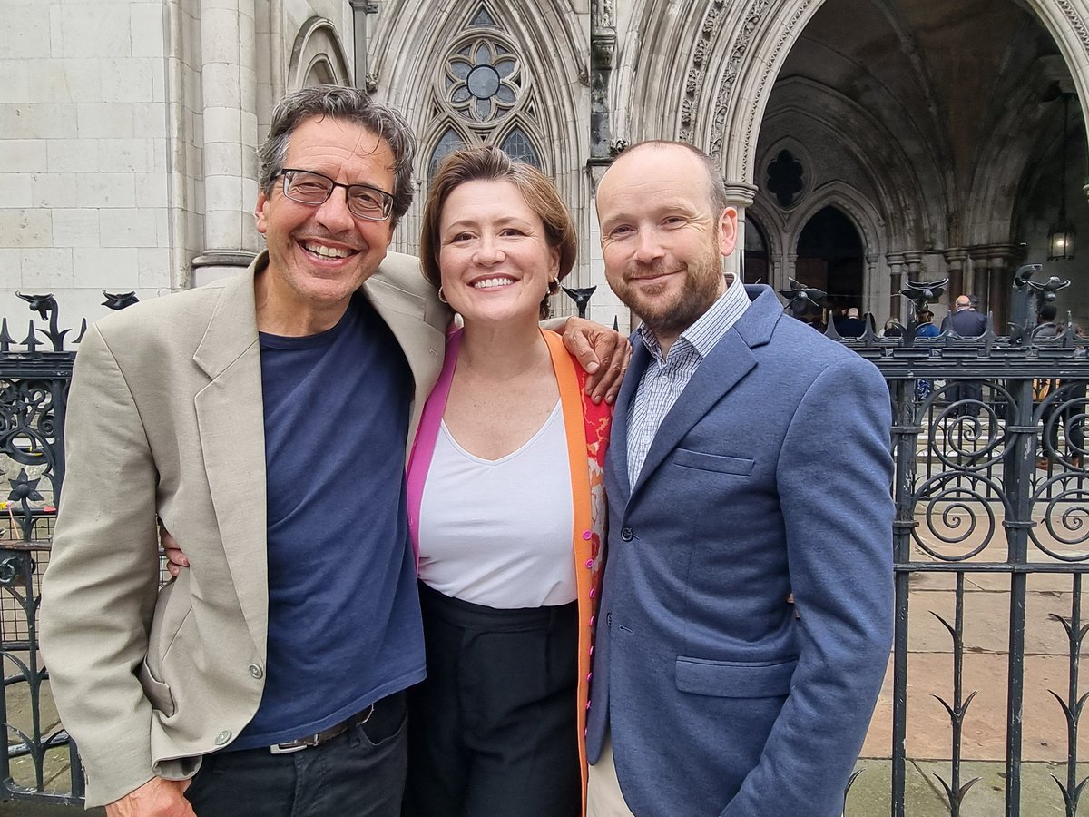 Georgia Elliott-Smith (@georgiaes) on Twitter photo Here we go! <a href="/FightDirtyOrg/">Fighting Dirty</a> ready to face the Environment Agency in Royal Courts of Justice Here we go! <a href="/FightDirtyOrg/">Fighting Dirty</a> ready to face the Environment Agency in Royal Courts of Justice
