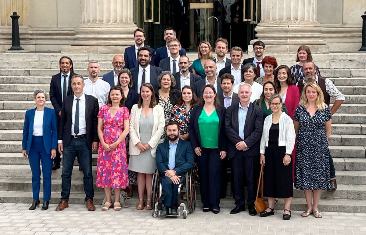 EmmDuplessy's tweet photo. Arrivée collective du groupe écologiste à l'#AssembléeNationale ce matin : déterminés pour changer le quotidien des français et faire vivre le programme du #NFP.

Justice sociale, pouvoir d'achat, planification écologique et lutte contre l'extrême-droite, c'est parti !

#DirectAN https://t.co/hmYX1lh7st