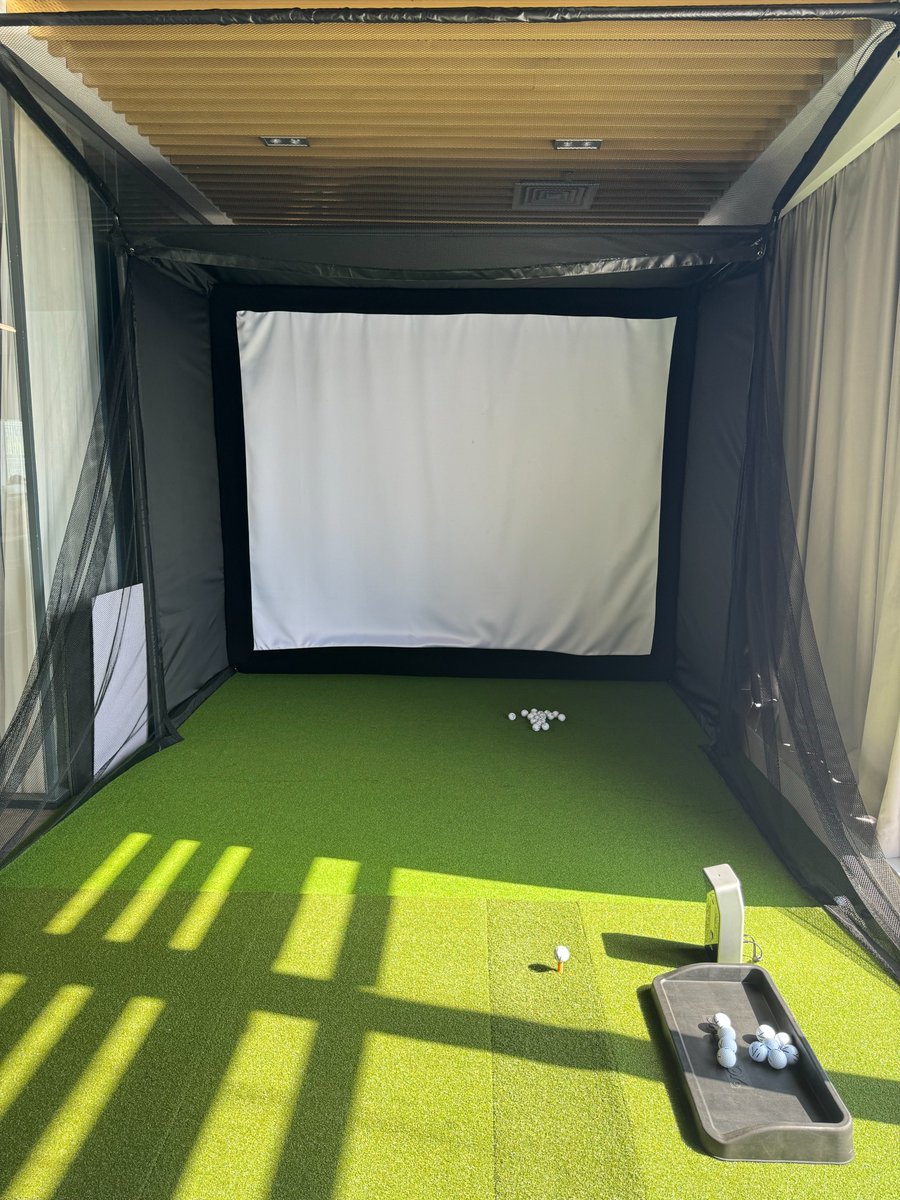 Taking a moment to admire the view outside GOLFJOY office and hitting a few golf shots during breaks. It's a perfect way to relax and recharge!  How do you unwind during your workday? 
#golfsimulator #indoorgolf #GOLFJOY