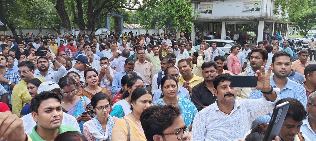 #boycottonlineattendance
#संघे_शक्ति_सर्वदा
#UPbasiceducation
1. राज्यकर्मी का दर्जा
2. 31 EL
3. 16 CL+16 Half CL
4. कैशलैस चिकित्सा या भत्ता
5. ससमय प्रमोशन
6. स्थानांतरण
7. पुरानी पेंशन
8.शिक्षक पति - पत्नी का एक ब्लॉक में समायोजन
9.यात्रा भत्ता
10.क्लर्क
11. केवल अध्यापन कार्य