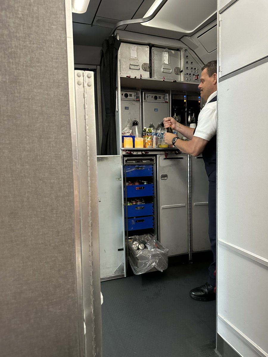 DMHGO4's tweet photo. On Flt #384 this morning this guy is making it easy to start the day with a smile 😊 John up front is amazing and he even had the candles glowing… @AmericanAir https://t.co/uoBF0YZtPN