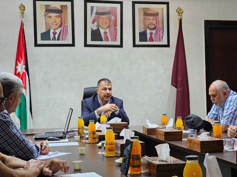 التقى مفوض البنية التحتية في #سلطة_إقليم_البترا، المهندس حمزة العلياني، مع لجنة من #نقابة_المهندسين في #إدارة_المخاطر_والكوارث_الطبيعية بحضور #مركز_إدارة_المخاطر_والكوارث_الطبيعية الدكتور حسين الحسنات، لمناقشة واقع مخاطر #الفيضانات التي تهدد المنطقة خلال فصل #الشتاء .