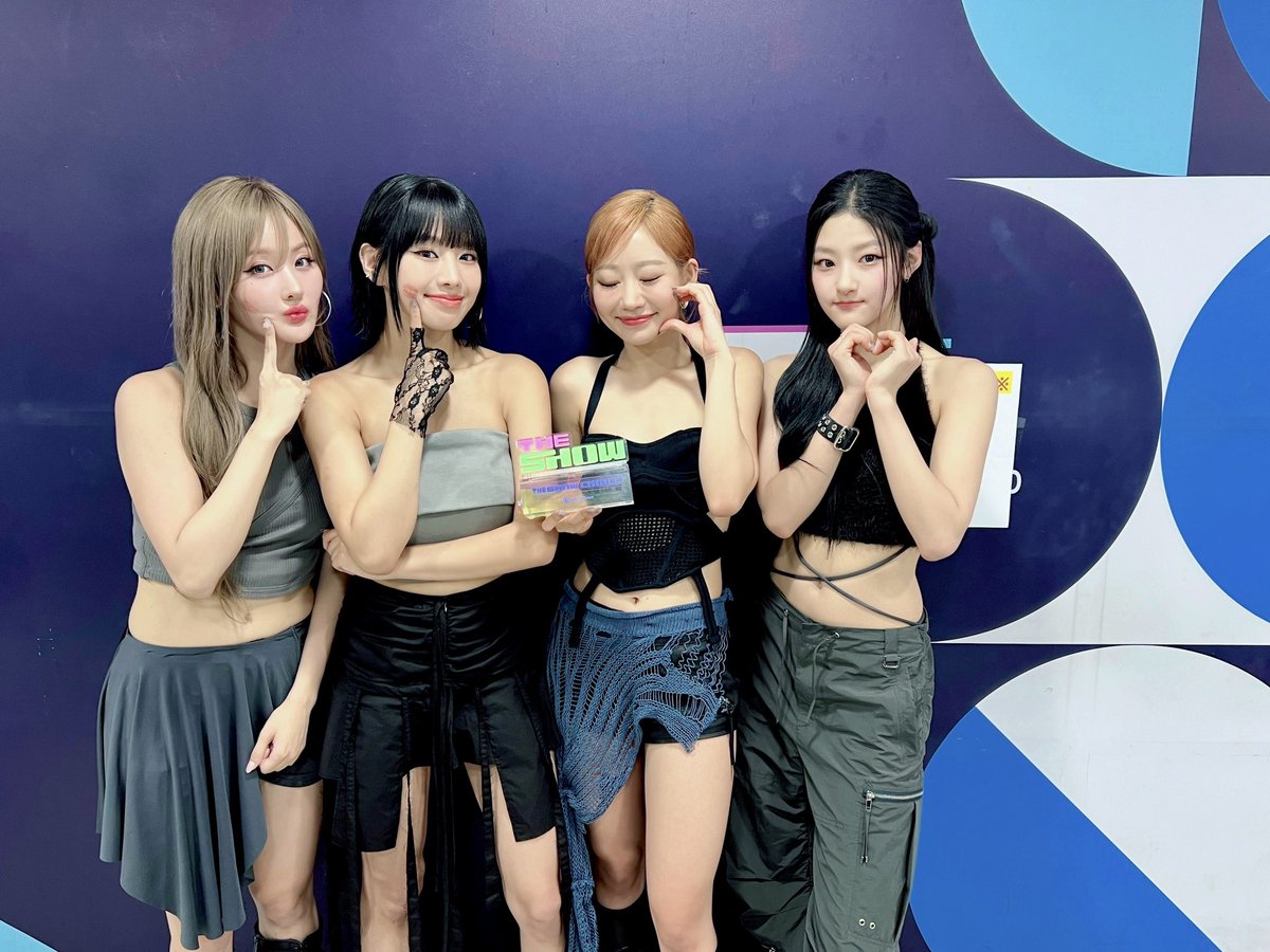 theshow_offcl's tweet photo. 7월 9일 더쇼초이스 주인공은? #KISSOFLIFE 의 #Sticky 입니다! 더쇼초이스의 수상을 축하합니다! #더쇼 #THESHOW @KISSOFLIFE_S2 https://t.co/SQhvttygDL
