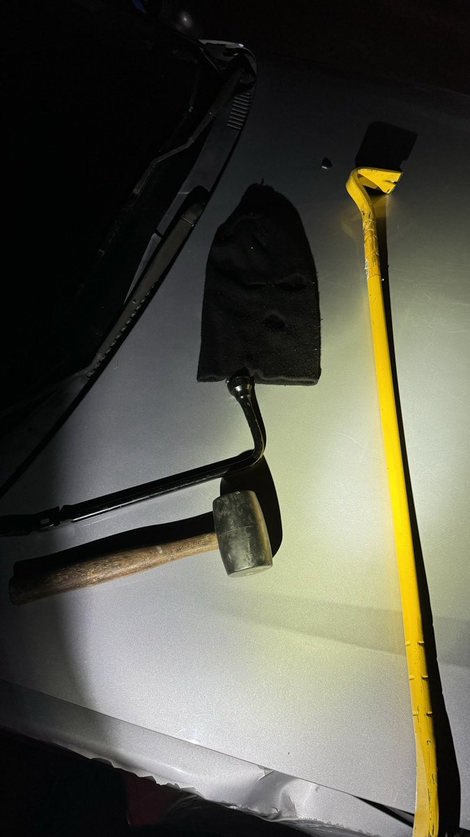 D2 Units conducted a traffic stop at the 1500 block of Aldine Bender after receiving a Burglary call to a nearby Business. The investigation led to arrests of 5 subjects, the tools used and the recovery of property.
<a href="/HCSOTexas/">HCSOTexas</a> <a href="/HCSO_EastPatrol/">Major Joseph A. Blendermann</a> <a href="/AldineDistrict/">East Aldine District</a> <a href="/SheriffEd_HCSO/">Ed Gonzalez</a>