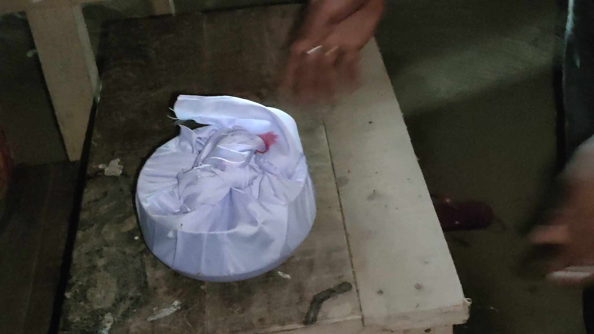 আমতলীতে রহস্যময় গুপ্তধন, এলাকায় ব্যাপক চাঞ্চল্যে