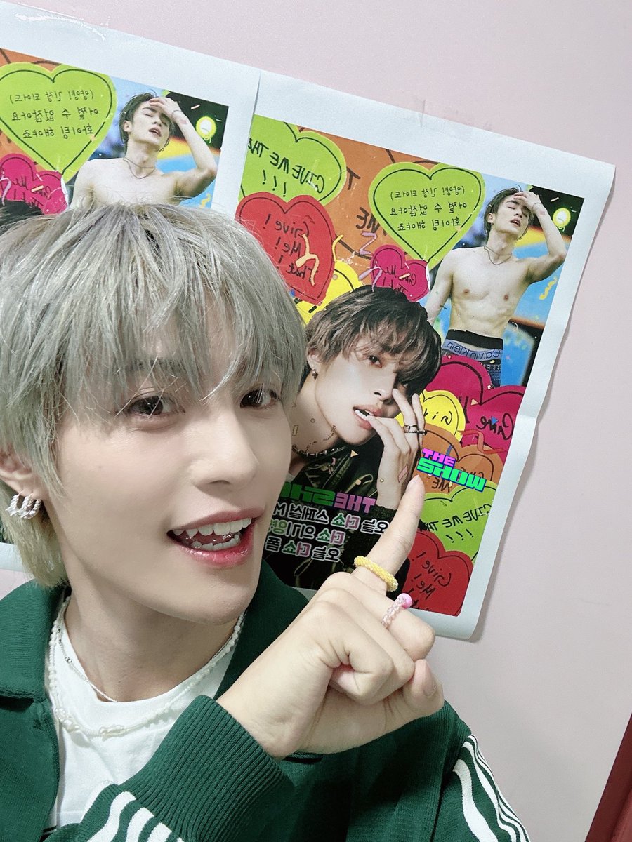 theshow_offcl's tweet photo. 더쇼 잠이 안와서 양을 세볼까 하고 눈감고
양….🐑
하다가 양딩…?
하고 양딩 생각나서
밤새 양딩만 생각하다가 일출 봤잖아요•••🥹🥹
다들 잠 안올땐 
‼️‼️‼️절.대‼️‼️‼️
양딩 생각하지 마세요 설레서 더 못자니까
더쇼 경고 했습니다｡ﾟ( ﾟஇ‸இﾟ+)ﾟ｡
#더쇼 #양양 @wayv_official @NCTsmtown https://t.co/fcXkZ3qsmC