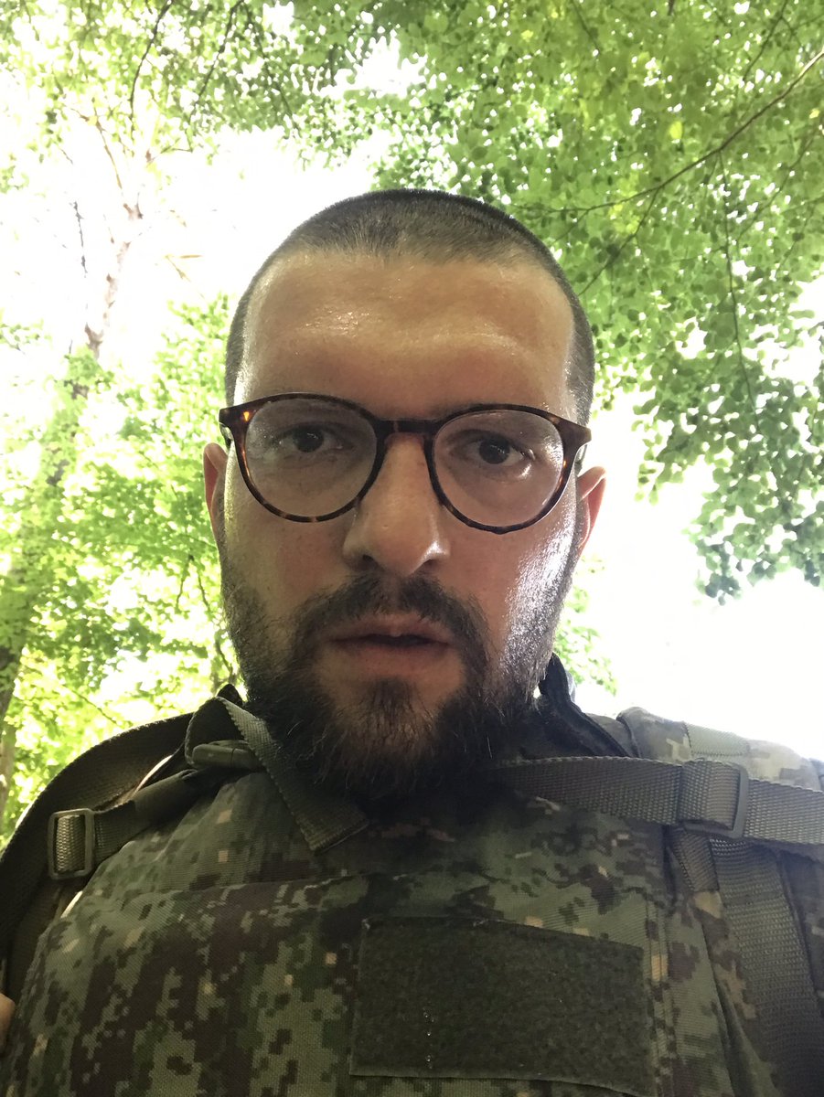 sydoriv_castle's tweet photo. Цей солдат з Сидорова пройшов 20 км у повному спорядженні, шоб попросити вас про гривні. 

На зарядні станції для підрозділу розвідки та засіб РЕБ для 93-ї бригади. Сюда: 

https://t.co/rdUkXuL08I https://t.co/rcZiYExfmr