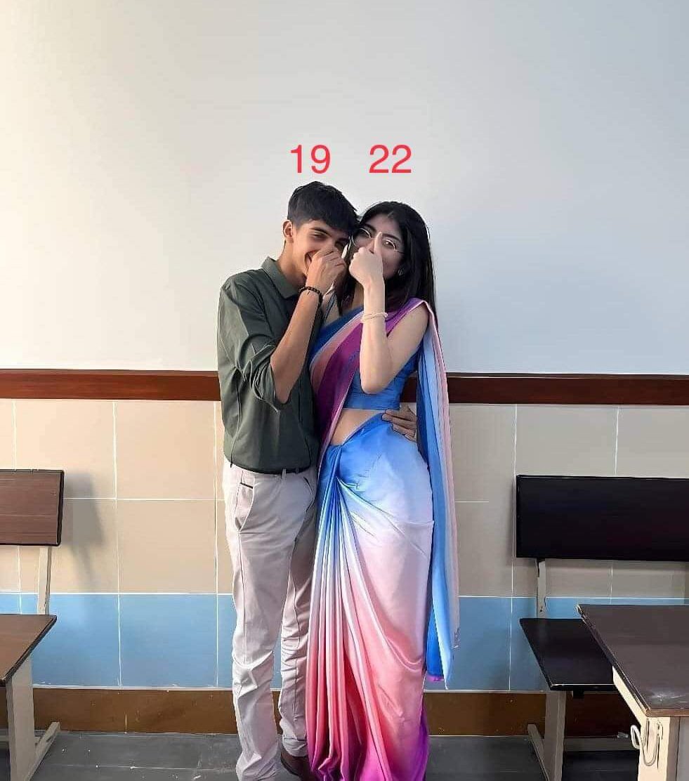 itx_saphire's tweet photo. I'm 22 and he is 19. Ab kia krun? https://t.co/aib13iZdFN