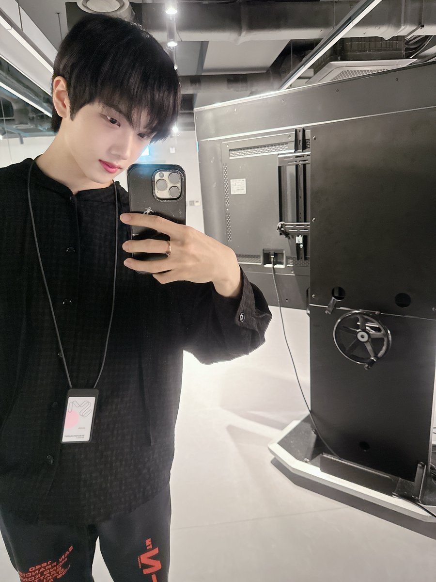cutie1024812's tweet photo. 박지성 지금 인턴나간 대학생같아서 맘이 ㅈㄴ힘들다 …….. https://t.co/Hvtyf6DCrq