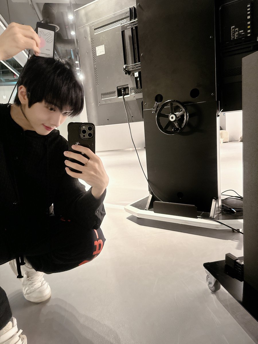 cutie1024812's tweet photo. 박지성 지금 인턴나간 대학생같아서 맘이 ㅈㄴ힘들다 …….. https://t.co/Hvtyf6DCrq