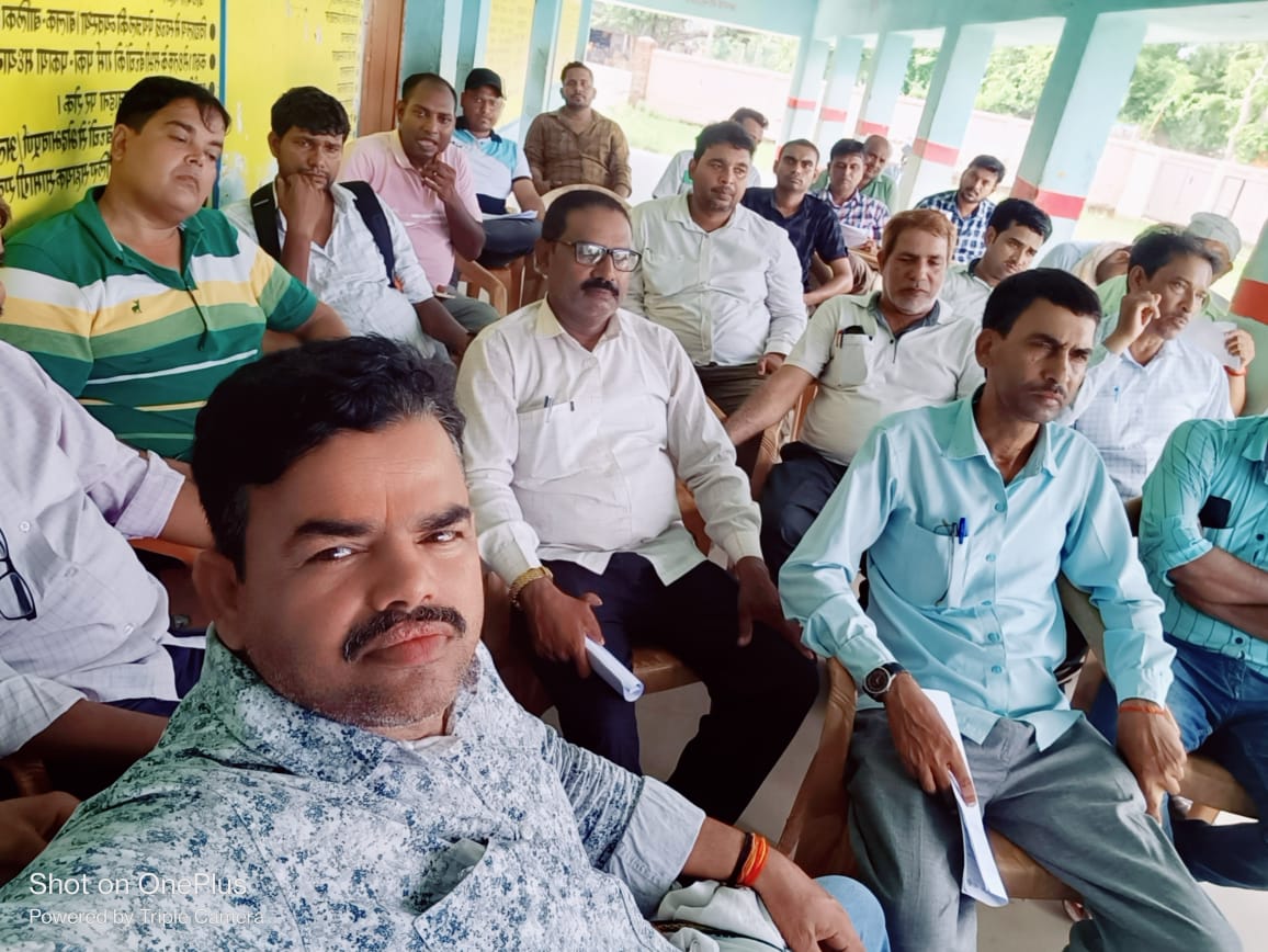 महानिदेशक स्कूल शिक्षा उत्तर प्रदेश के शिक्षकों के डिजिटल हाजिरी देने के आदेश के विरोध में विकासखंड लोटन जनपद सिद्धार्थनगर के शिक्षकों ने असहमति /विरोध जताने का प्रस्ताव पारित किया.
<a href="/DrDCSHARMAUPPSS/">Dr Dinesh Chandra Sharma</a> 
<a href="/basicshiksha_up/">Department Of Basic Education Uttar Pradesh</a> 
<a href="/aajtak/">AajTak</a>
<a href="/bstvlive/">भारत समाचार | Bharat Samachar</a> 
@