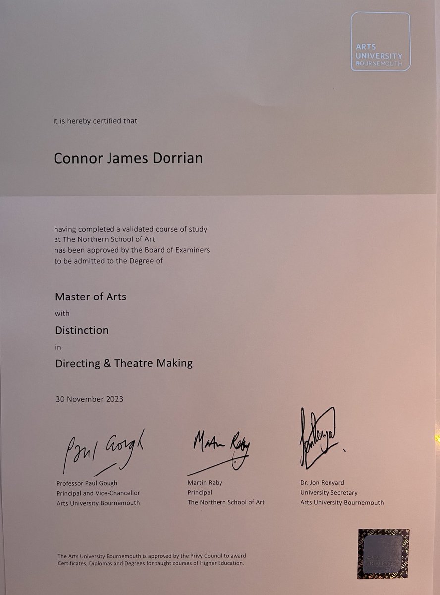 FINALLY graduated my MA in Directing &amp; Theatre-making 🤩🎉 Got that Distinction while I was at it too 👀