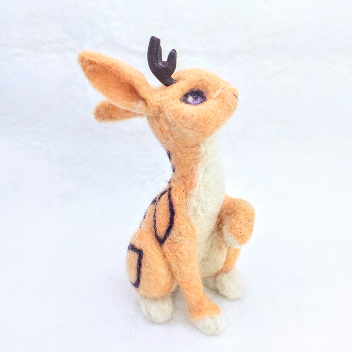 Tabitha the jackalope 🐰

#needlefelting #fiberart #felted #wool #softsculpture