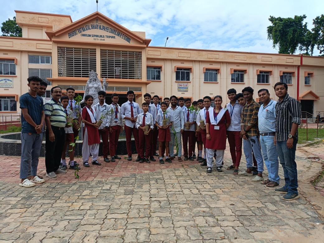 Sfd4tripura's tweet photo. আজ রাষ্ট্রিয় বিদ্যার্থী দিবস উপলক্ষে, SFD সিপাহীজলা জেলান্তর্গত চড়িলাম নগর শাখার চড়িলাম স্কুল ইউনিটের উদ্যোগে স্কুল প্রাঙ্গনে বৃক্ষরোপন করা হয়।।।
#StudentsForDevelopment
#ABVP76 
@SFDIndiaOrg https://t.co/ZOa9ecGcXk
