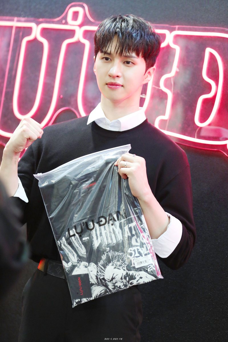 flowerlikeyou's tweet photo. 240706 GQ Style Fest 
@jaehwany0406 #재환아사랑해

넘 순식간이라서 펀치기계 치는 사진은 없..😭
이번에도 도움닫기 없이 한손으로 기계 부서지는 소리나게 치는 이재환👍😭

#빅스 #켄 #이재환 #VIXX #KEN https://t.co/wzIiij2mwK