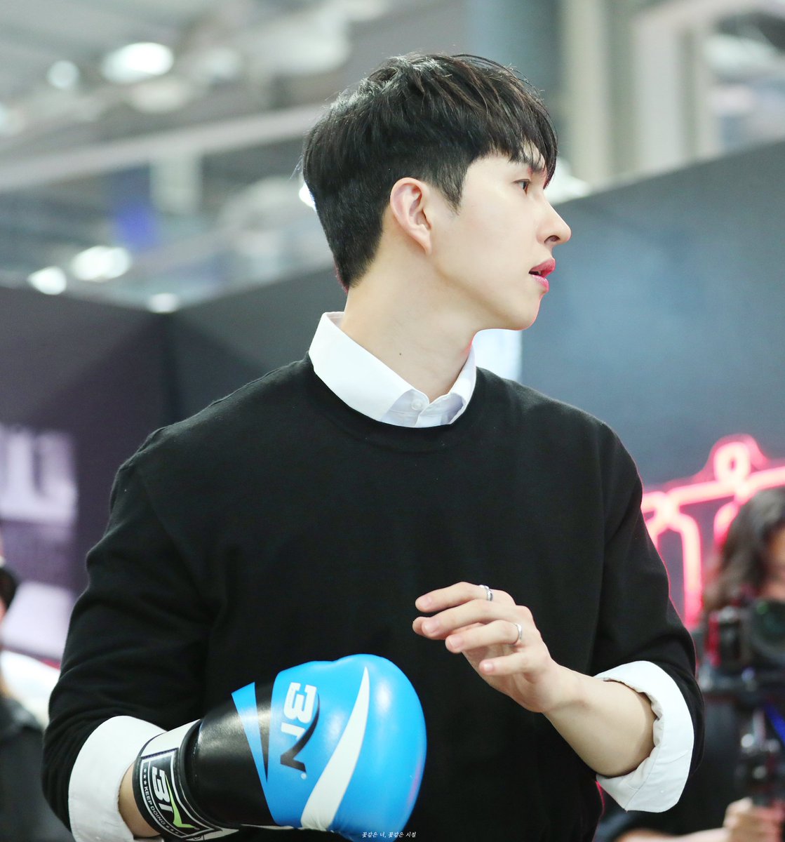 flowerlikeyou's tweet photo. 240706 GQ Style Fest 
@jaehwany0406 #재환아사랑해

넘 순식간이라서 펀치기계 치는 사진은 없..😭
이번에도 도움닫기 없이 한손으로 기계 부서지는 소리나게 치는 이재환👍😭

#빅스 #켄 #이재환 #VIXX #KEN https://t.co/wzIiij2mwK