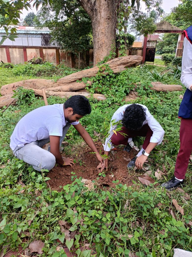 Sfd4tripura's tweet photo. আজ রাষ্ট্রিয় বিদ্যার্থী দিবস উপলক্ষে, SFD সিপাহীজলা জেলান্তর্গত চড়িলাম নগর শাখার চড়িলাম স্কুল ইউনিটের উদ্যোগে স্কুল প্রাঙ্গনে বৃক্ষরোপন করা হয়।।।
#StudentsForDevelopment
#ABVP76 
@SFDIndiaOrg https://t.co/ZOa9ecGcXk