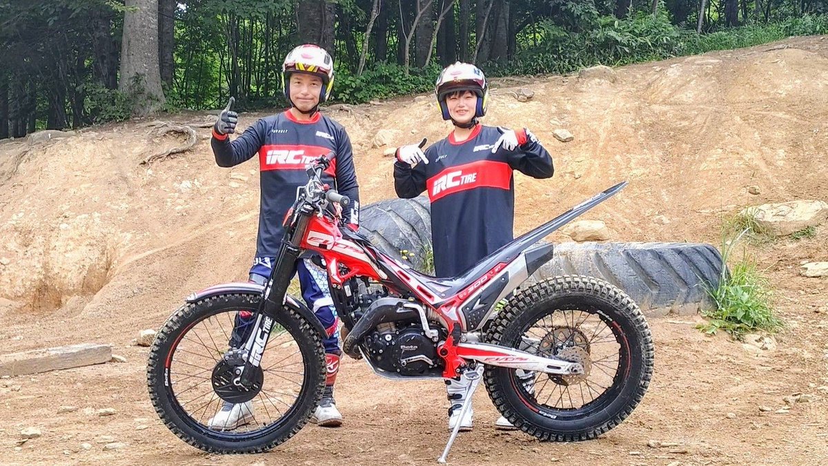 dosancotrial's tweet image. iRC様が竜さんにウエアを送ってくれて、お裾分けしてもらいました✨今日さっそく練習で着てみたけど、メッシュで涼しいしバイクの色味と合ってて最高です❗Nさんありがとうございました😊
#iRCTire
そしてMさんには道産子Tシャツ作ってもらった‼️心から感謝✨
#APconception