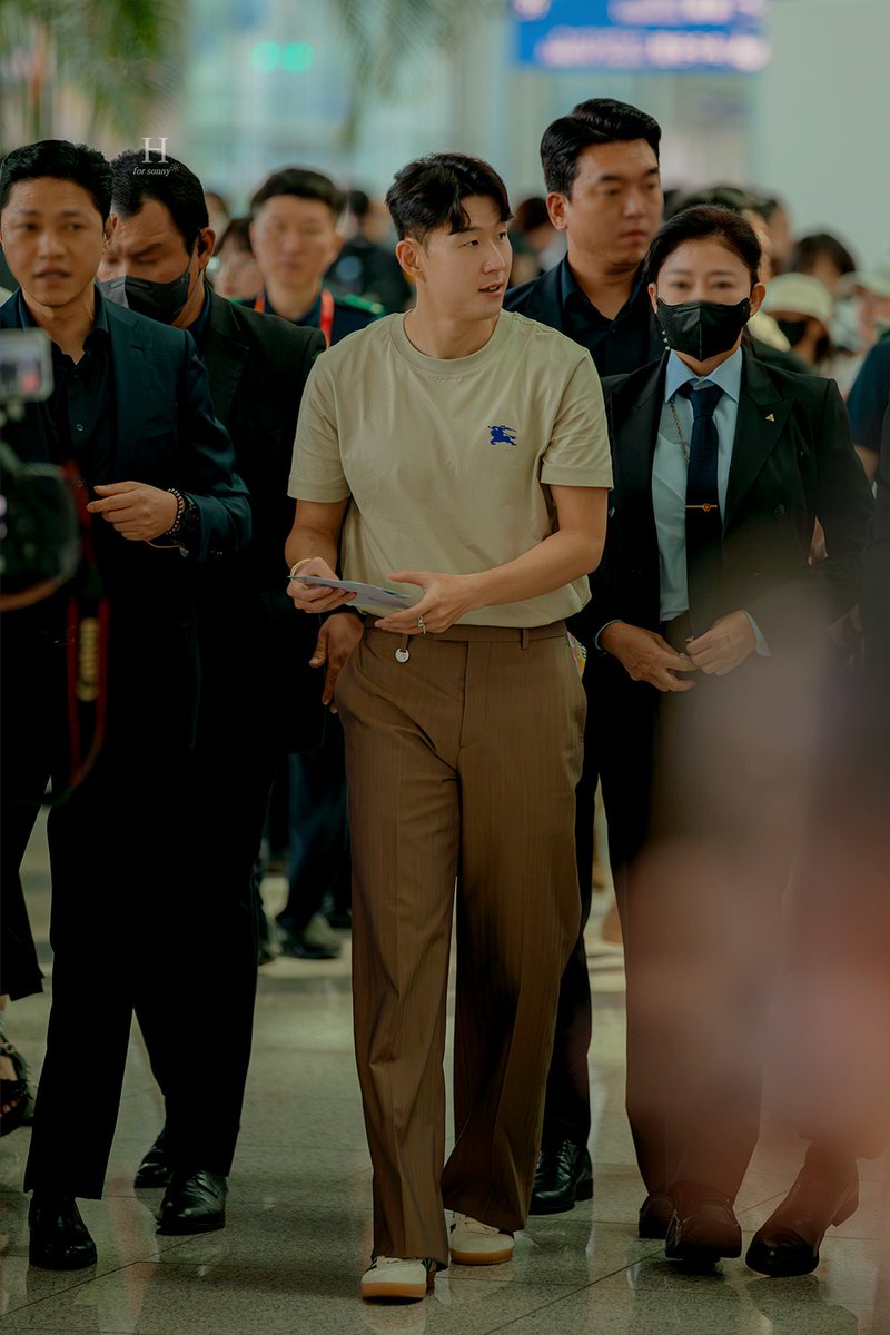 H_hm7_'s tweet photo. 240707 ICN
#손흥민 #Sonny

ㅏ 미치겠다
어떻게 이런 버버리 엠버서더가 https://t.co/2EBmGUyDXr