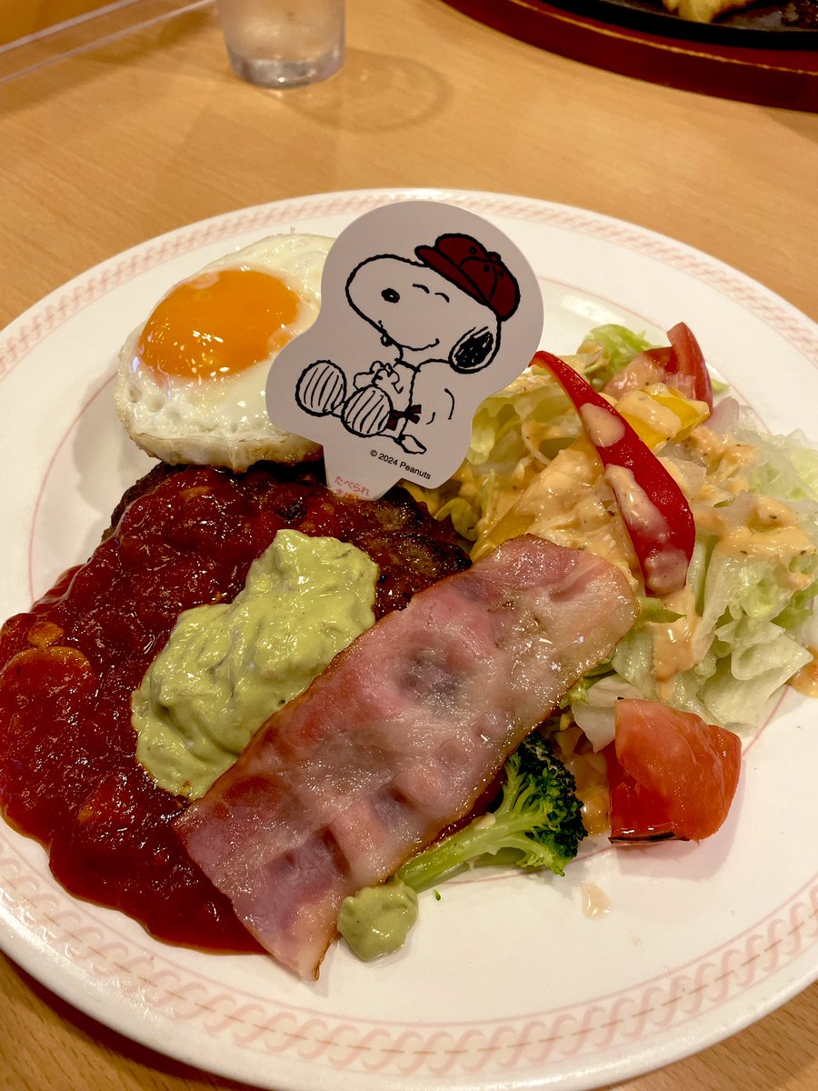 mtoko5656's tweet photo. 手の怪我をして家事ができない私を励ましてくれる晩ごはんは、先月末からずっと行きたいって言ってたジョイフルへ！めちゃ嬉しい。
そして、かわいい！ありがとう✨✨
#スヌーピージョイフルコラボ https://t.co/XWUc3dYUvm