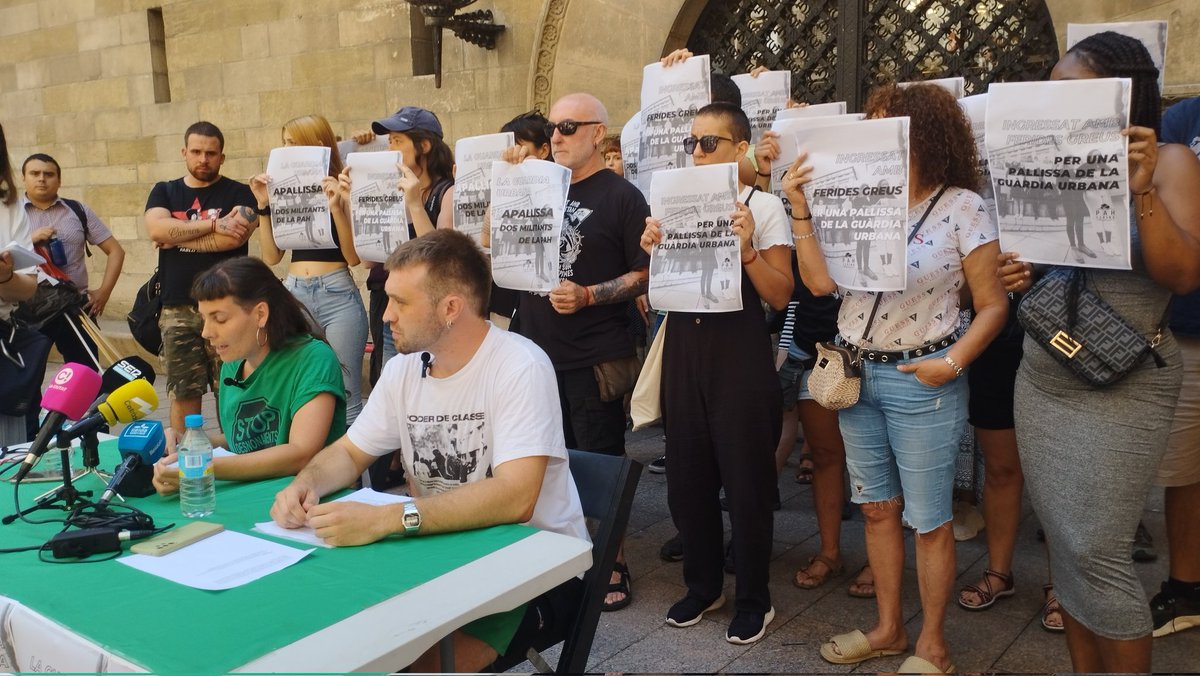 🎤RODA DE PREMSA | Dijous a la tarda, la Guàrdia Urbana va apallissar i detenir a 2 militants de la PAH. Una d’elles, segueix ingressada amb una costella trencada, un hematoma al fetge i una perforació al pulmó.