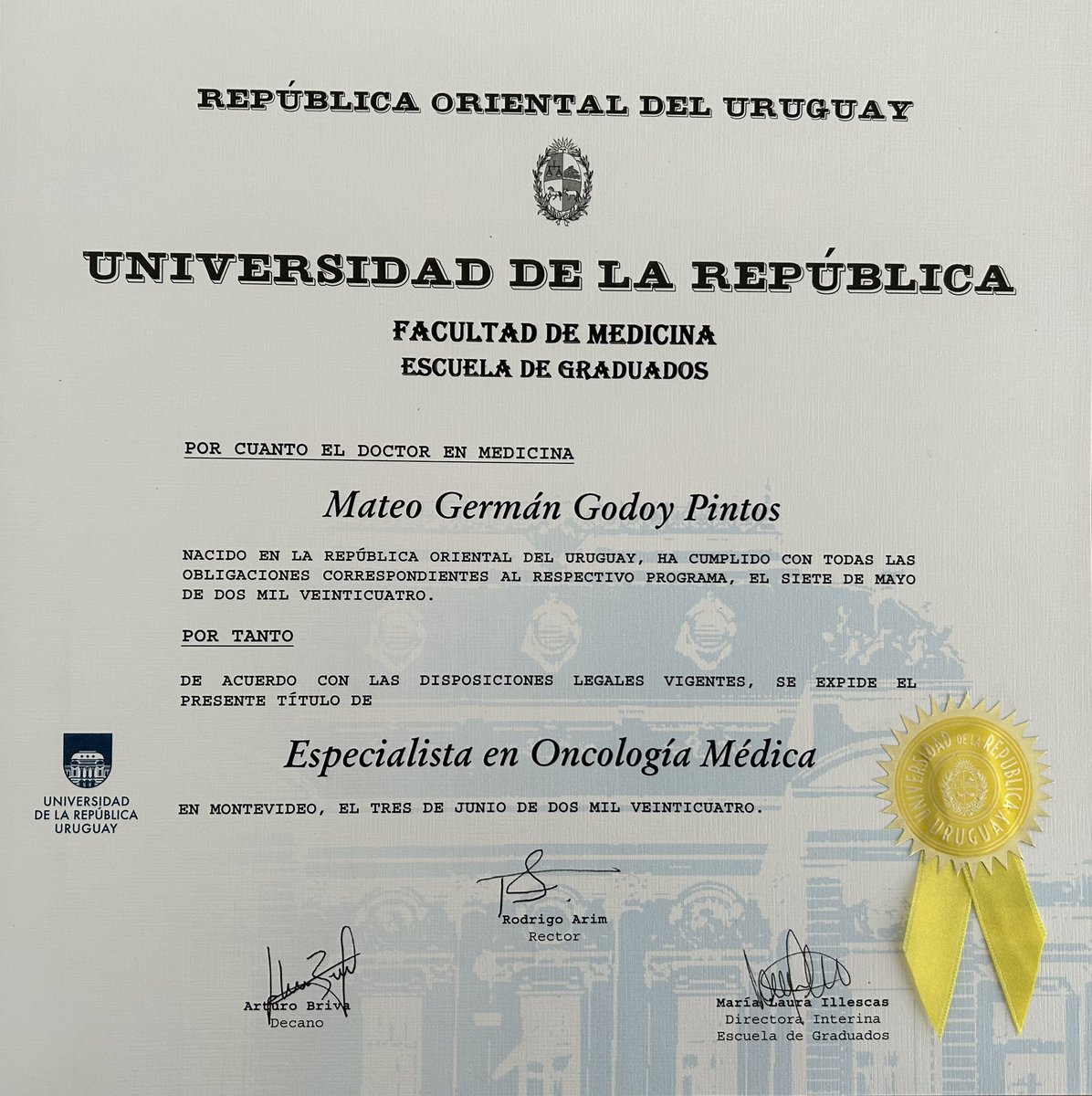 Manger1973's tweet photo. Paso a presumir por acá también 💁🏽‍♂️🎓 https://t.co/MAAVvIyb7u