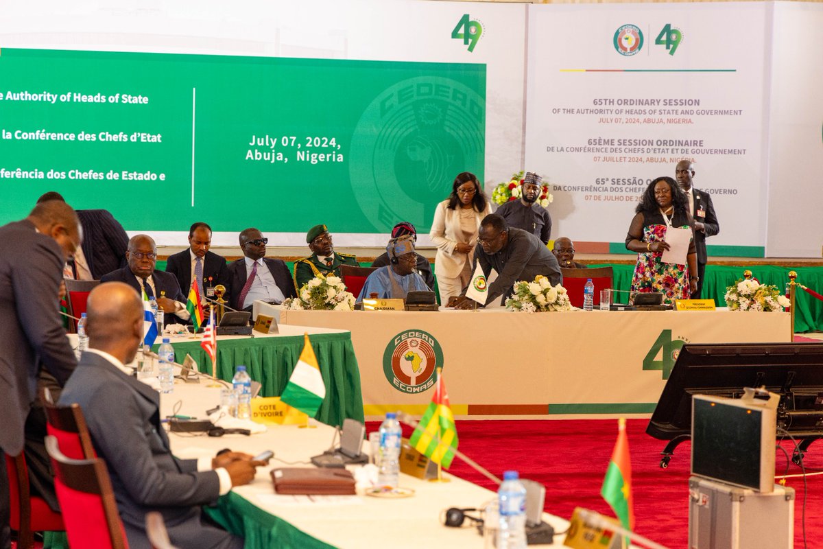 Malijetactu's tweet photo. #Communiqué final de la 65e Session ordinaire de la conf��rence des Chefs d’Etat de la CEDEAO à Abuja https://t.co/ypNZxMtKGH #malijet #Communiqué #65e #Session #ordiinaire #conférence #Chefs #CEDEAO #Abuja https://t.co/9RhMmTXWRT