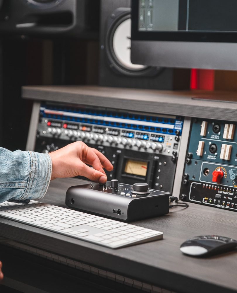 AudientWorld's tweet photo. Powered by the same preamps that are found in our ASP4816-HE recording console, the iD range packs a punch and will enable you to achieve studio grade audio recordings today ππ€©
Link ππ https://t.co/lKnpV0MQqs
#Audient #iD44 https://t.co/1hA0ynRbza