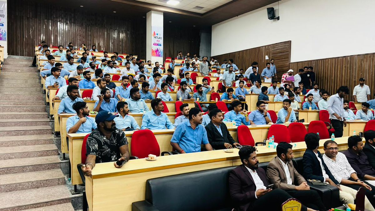 sandhya_535's tweet photo. Eduwing Education 🎓
Btec credit transfer student's at glGlocal University 
#glocaluniversity #students #exam #credittransfer https://t.co/8QWhKBDkIA