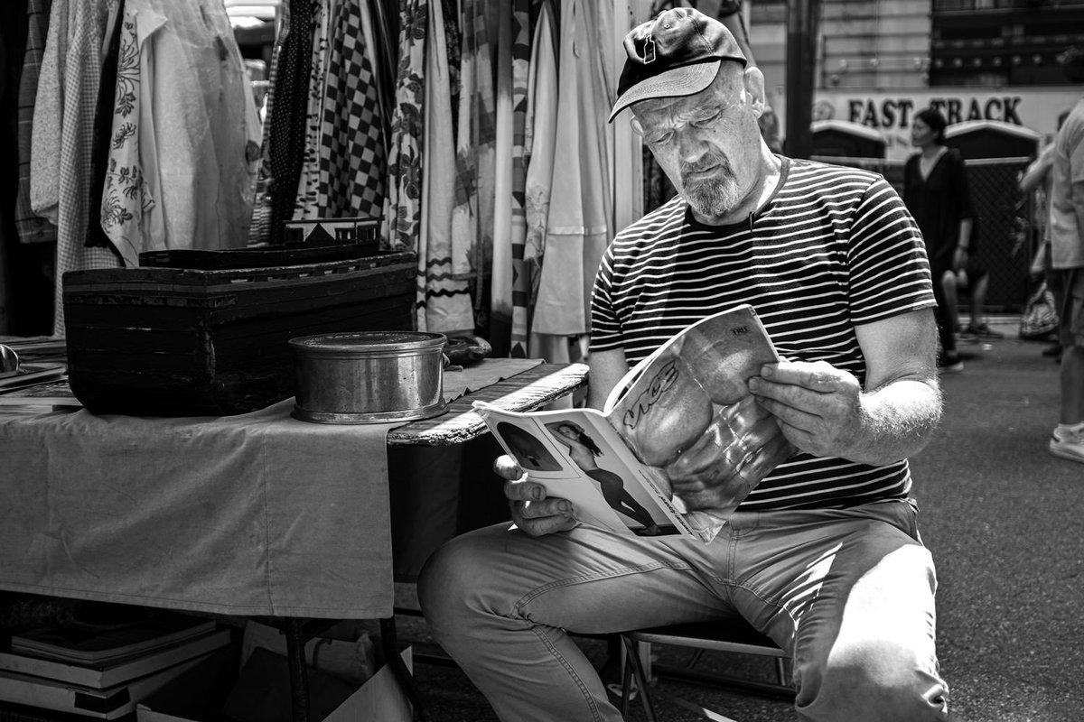 bobcooley's tweet photo. Vice
#FujiX100F
1/1000th@ƒ/2-ISO200
#reflectedlight #vicemagazine #fleamarket #abs #documentary #photojournalism #streetphotography #Fujifilm #chelseanyc #chelseaflea #fleamarket #grain #darkroom #fujiAcros #Fuji #BlackandWhite #bnw #monochrome #interestingfaces #composition https://t.co/9JDWF5xkLv