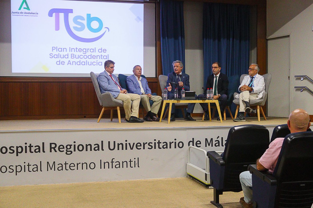 Hoy he estado en Málaga en la presentación del Plan integral de salud bucodental de Andalucía, junto con el Delegado territorial de Salud y Consumo, Carlos Bautista, el Presidente del Colegio de Odontología de Málaga, Lucas Bermudo y el Coordinador del Plan Alfonso García Palma