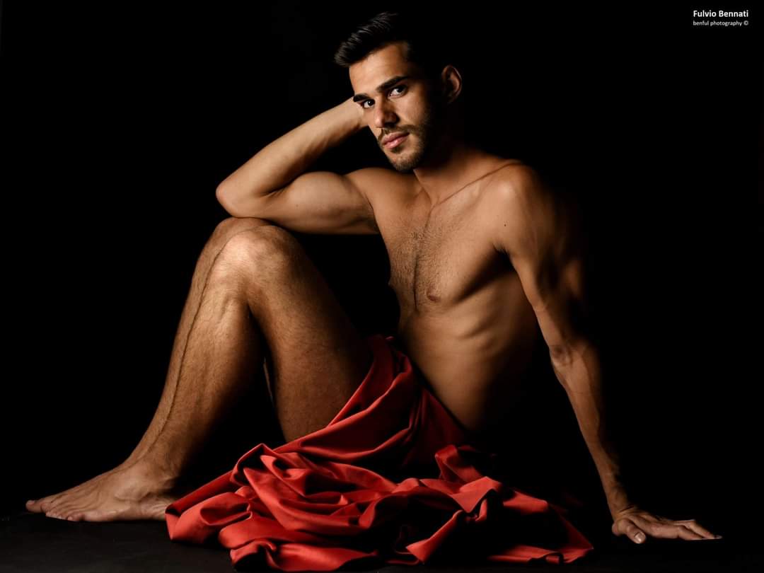 BenfulP's tweet photo. L'ascesa 
ph. Fulvio Bennati
mod. Lorenzo Butera
#portrait #ritratto #male #maleart #malemodel #photo #photography #nikon #nikonD750 #ritrattofotografico #ritrattomaschile #portraitphotography #maleportrait #malenude #naked #nude #nudomaschile #nudoartistico https://t.co/TbPpyptSSc