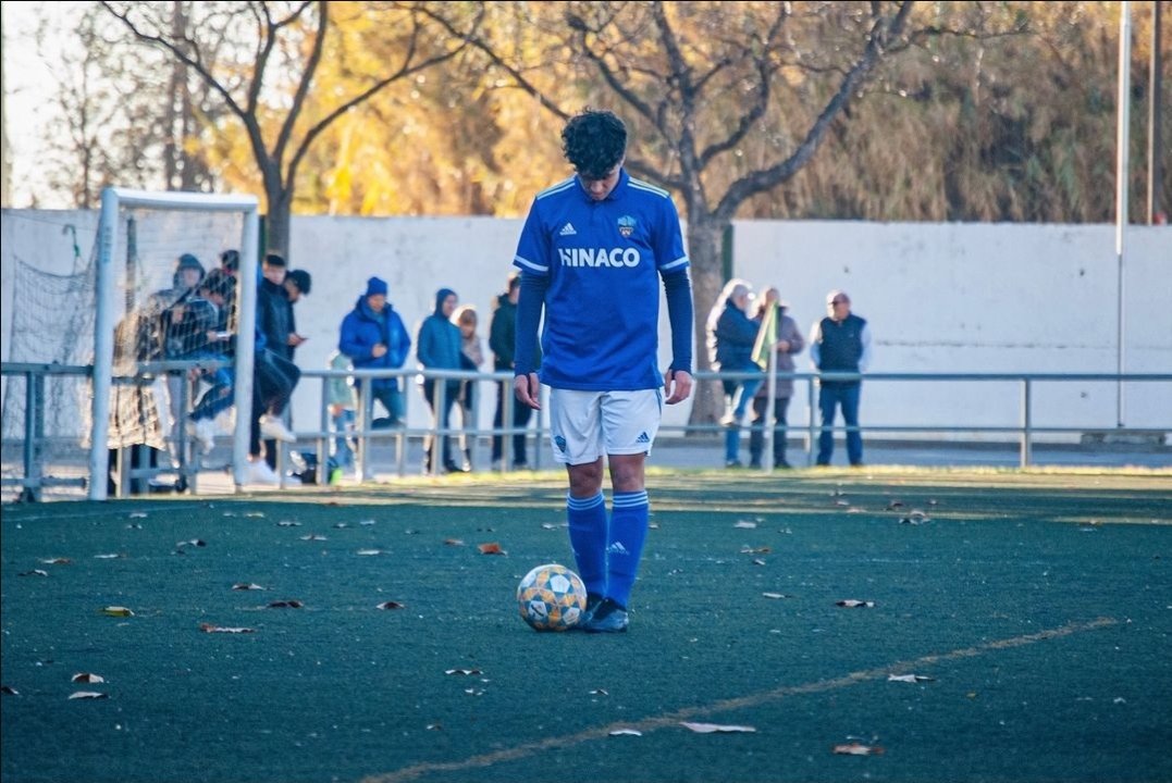 ❌ TONI GÓMEZ també s'acomiada del @LleidaEspBase 

⚽️✈ El jugador de 18 anys va arribar al #LleidaCF a l'edat de 15 anys i ara posarà rumb a Barcelona.

🔝Ha estat una de les peces claus aquesta temporada amb el Juvenil A

💪💙 Molts d'èxits en la teva nova etapa, Toni!