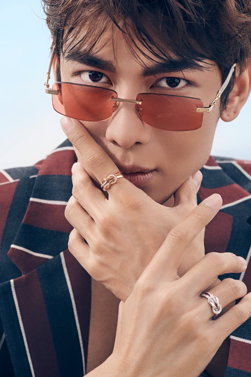 SolSkipperCo's tweet photo. มาดูลุคคุณ Friend of the Brand ของแบรนด์ FRED กันบ้าง 💎 น้องชาแนลคอนเฟิร์มเลยว่า หล่อสะท้านใจทุกลุค จริงมั้ยคะ ☺️

@MSuppasit 
#MewSuppasit 
#CongratsMewFREDFriend #FREDParis https://t.co/ewE1hVilJ0