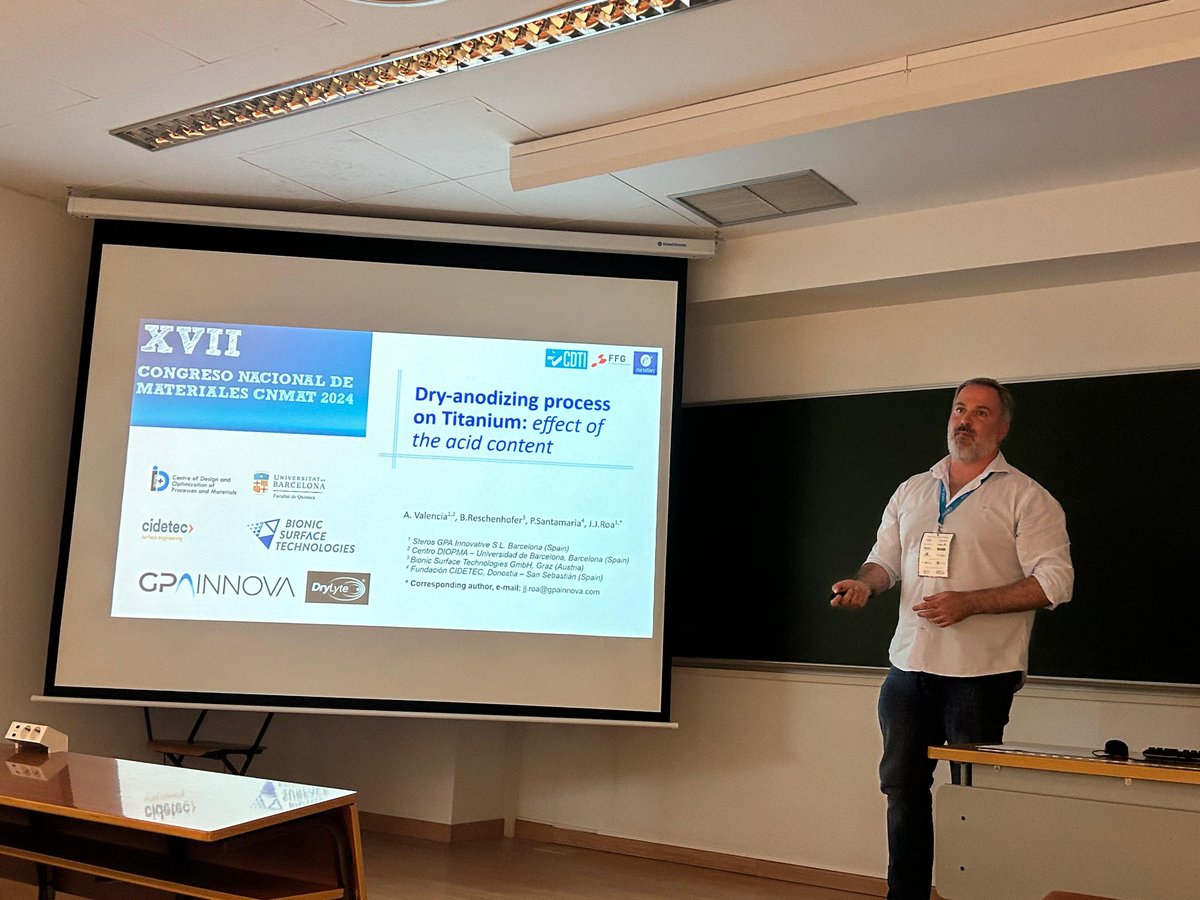Gpainnova's tweet photo. ➡️ #GPAINNOVA ha participado en el Congreso Nacional de #Materiales 2024 (#CNMAT24), organizado por @SOCIEMAT e @InfoUMA. 🔗
Allí presentamos nuestra contribución al proyecto #OPTIMAM, para la reutilización de #electrolitos sólidos. 🔬
#innovación #tecnología #DLyte #DryLyte https://t.co/KQr9NyPWfc