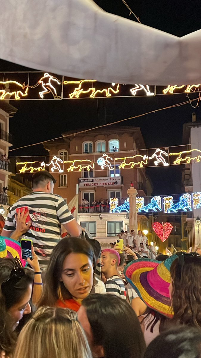 gomez_martta's tweet photo. Todo el mundo debería nacer en Teruel al menos una vez en la vida ❤️ https://t.co/76QK37a6Nm