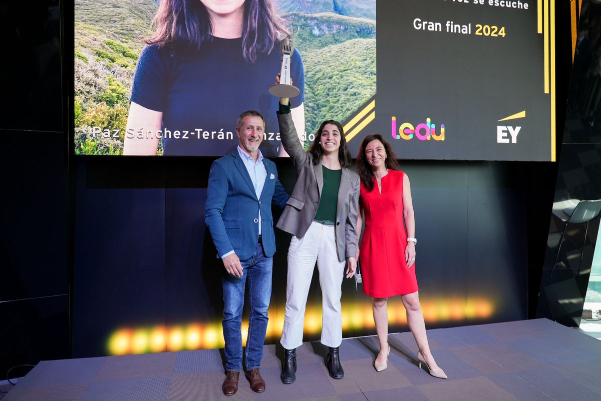 LEDU_debate's tweet photo. 🎙 Tras una semana transformadora cerramos #EYVoice, nuestra academia de alto rendimiento en #oratoria con @EY_Spain. Enhorabuena a la campeona, Paz Sánchez-Terán, de @UCOMILLAS.
#TalentoLedu #Comunicación #Hablarenpublico https://t.co/gB7GhOr4fR
