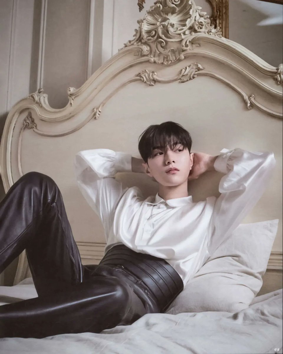 kmsl_waffle's tweet photo. 이 사진들을 보고 나는 내가 불멸의 존재라는 것을 깨달았습니다. 😂😂😂☺️☺️☺️☺️🤤🤤🤤🤤
#김명수 #엘 #인ㅍ니트 #KIMMYUNGSOO #kim_msl #L #infinite #kimmyungsoo #kmsl #인피니트 #INFINITE
#FANMEETING #무한대집회 https://t.co/U6qrxb2KFx