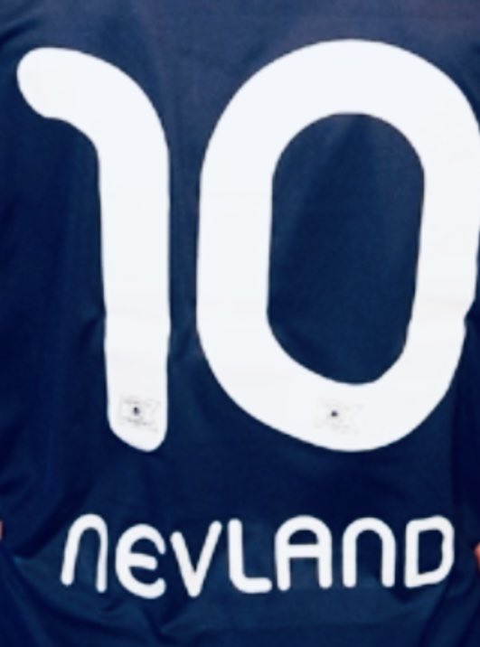 FeltOStavanger's tweet photo. Oppgave: Til kampen mellom Viking og Glimt lørdag 10.august, så ønsker tribunegruppa at ALLE på Felt O stiller i en Vikingdrakt som IKKE er fra årets sesong. Vi oppfordrer også resten av stadion til å gjøre det samme. Viking skal feire sine 125 år, skaff deg drakt! De mørkeblå!👊🏻 https://t.co/ONotYh2b5K