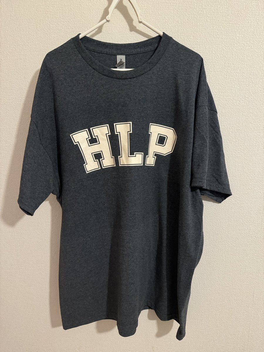 HELLOPeople_HLP's tweet photo. ㊗️㊗️NEW ハロピTシャツ㊗️㊗️
7月14日から発売するNEWアイテム①
ギルダン��ダークヘザーBODYにクリーム色のロゴ印刷Tシャツ
M、L、XLの3サイズ🌈
➡️各3枚程度の超限定
価格は¥1,500
普段使いにもオシャレ😎
予約なしの早いもん勝ち🏆
ぜひぜひ買って帰ってね。
#HELLOEXPO https://t.co/l6L3G2oNgf